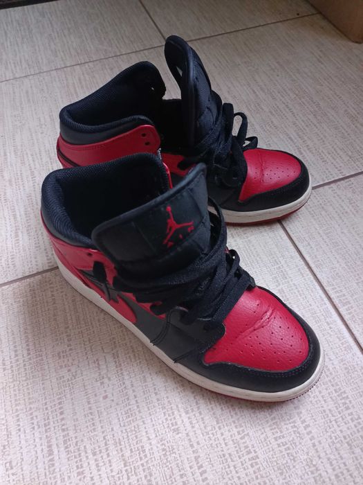 Air Jordan 1 Mid Chicago Black Toe