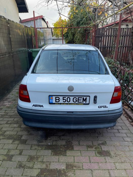 De vânzare Opel Astra F sedan 1,4 60 CP MT