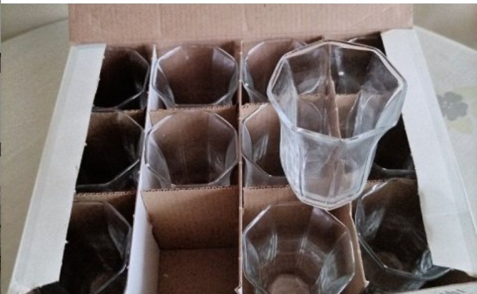 Чаши за алкохол, чай, кафе, безалкохолни напитки.