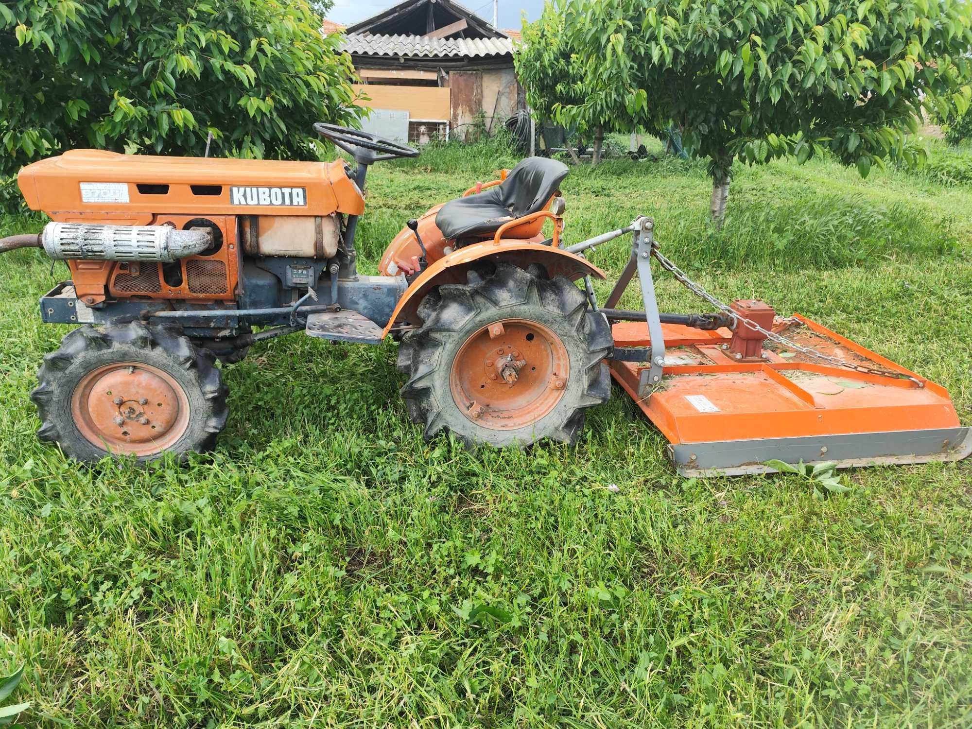 Kubota B70001 трактор