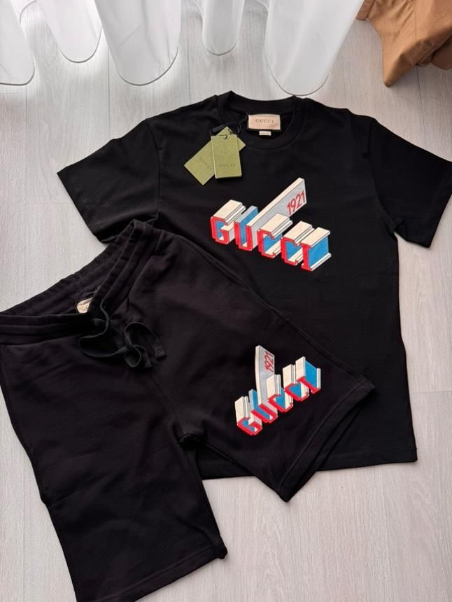 Vând compleu Gucci