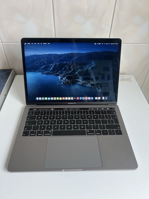 Macbook pro 13 touch bar 2018 121 cicluri incarcare i5 2.3 guad-core
