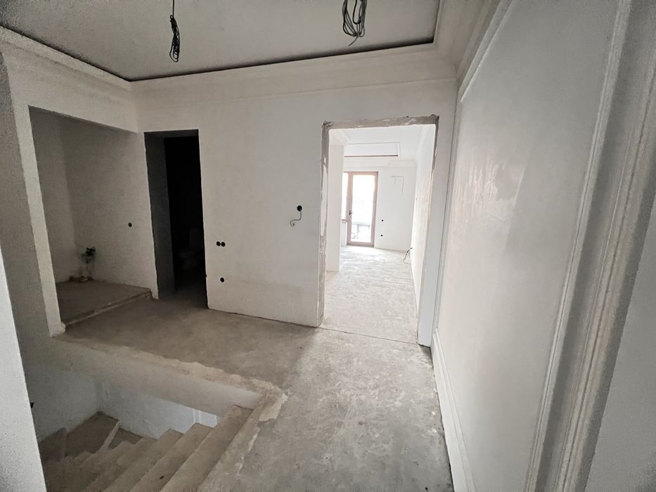 Продаётся 2х этажный дом,1,8 сотки.Улица Алимкент,метро Дустлик,153 шк