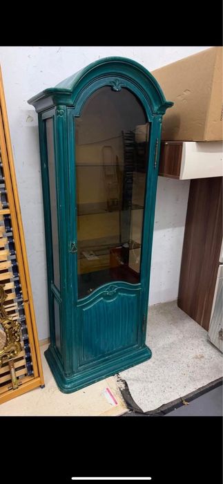 Vitrina antichizata lemn masiv iluminata interior , vintage