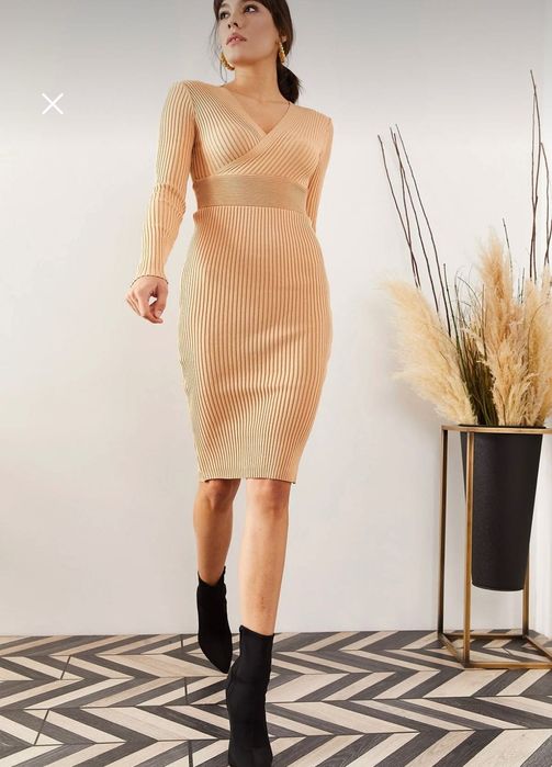 Рокля плетиво в бежов цвят