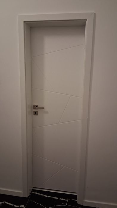 Ocazie la jumătate de preț uși noii nefolosite