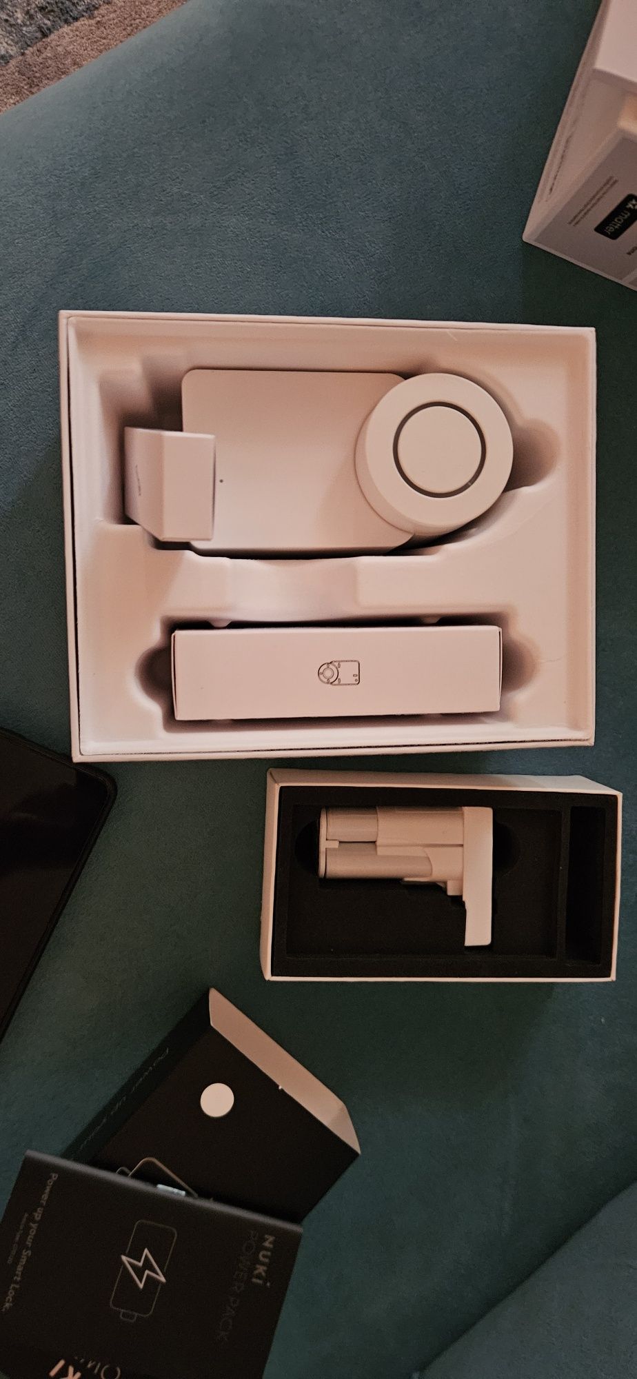 Nuki Smart Lock 4.0, alb + Nuki Power Pack
