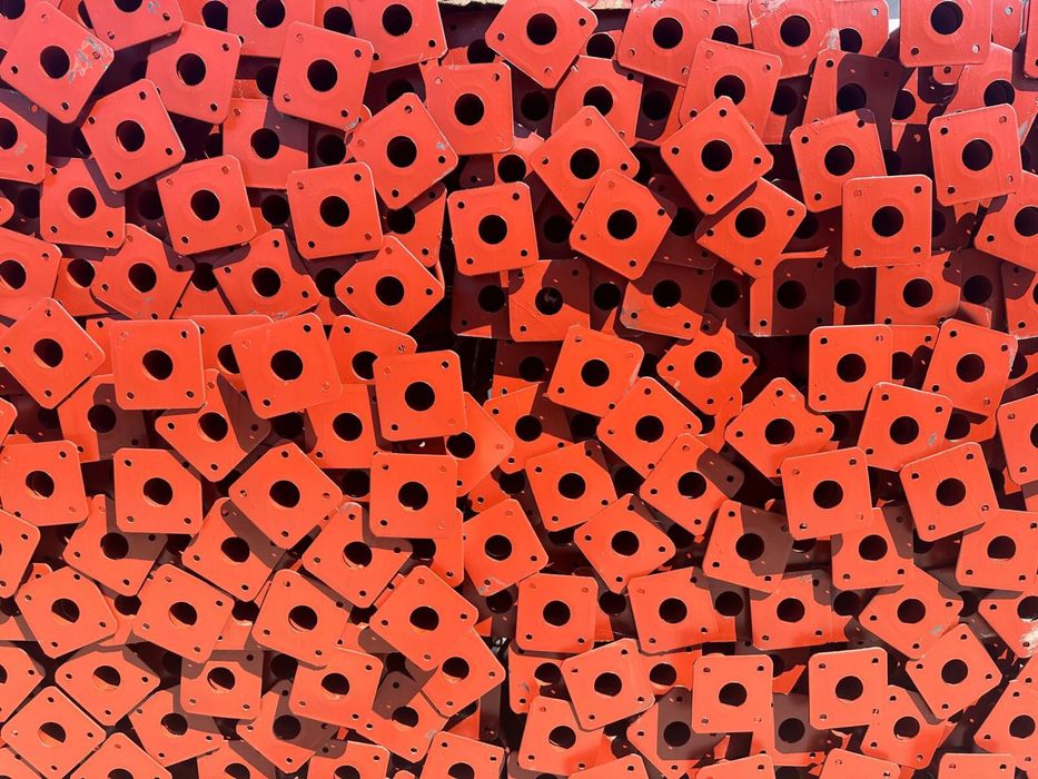 Popi metalici vopsiti Italia