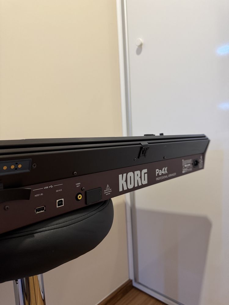 Продавам KORG PA4X