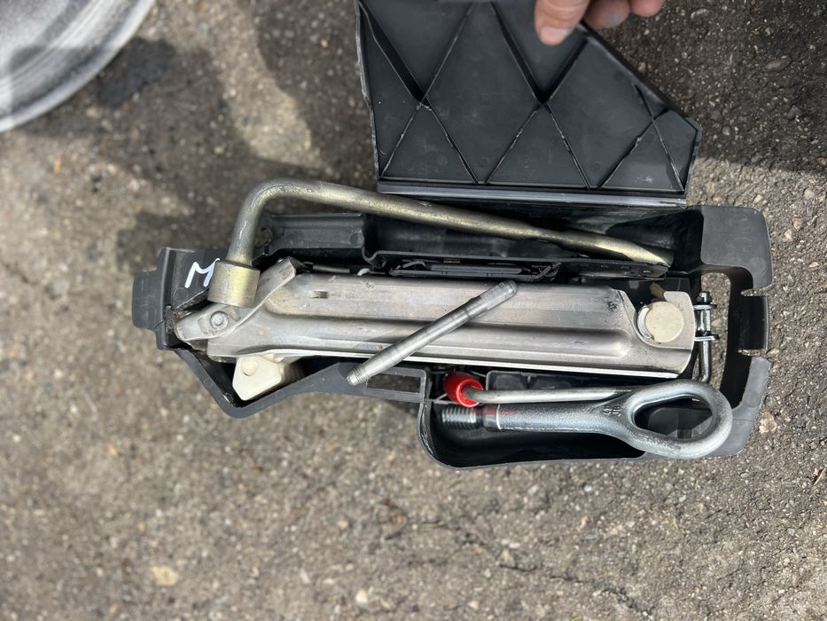 Резервна гума патерица 155/90/18 Mercedes с принадлежности .