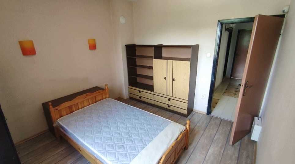 Дава се под наем Тристаен апартамент в Пловдив, Въстанически - 100 кв.м за 375 € - Снимка #2