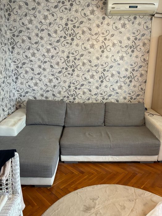 Продавам ъглов диван-спалня и двукрилен гардероб в добро състояние