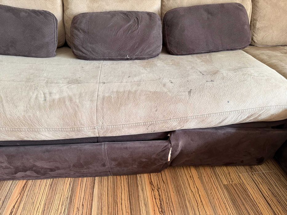 Ъглов разтегателен диван с ракла и възглавници. Забележки в снимките!