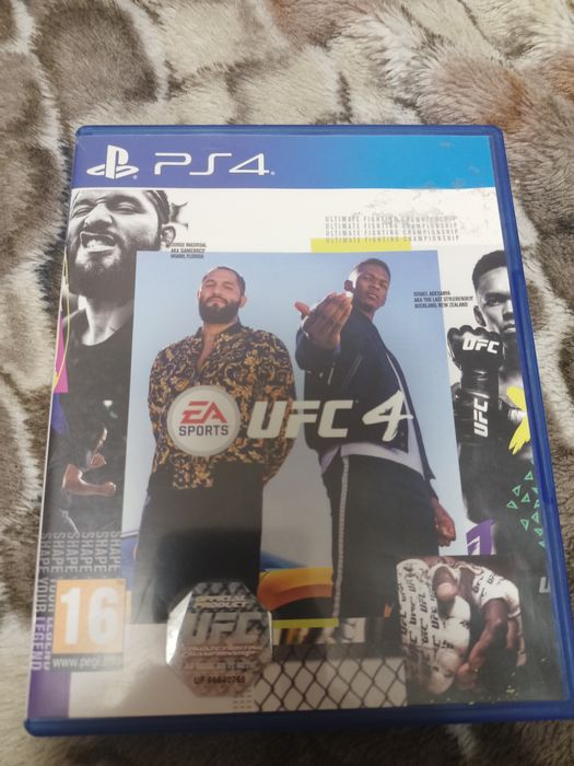 Vând CD uri de PS4