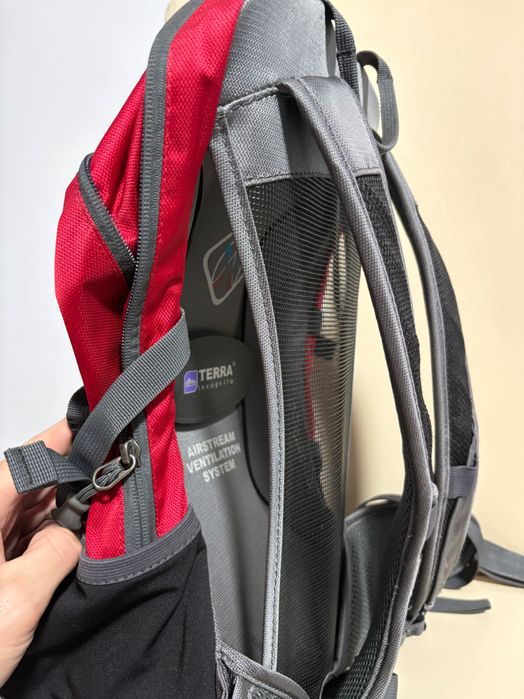 Vând rucsac Terra Incognita Velocity 20 ciclism/drumeții.