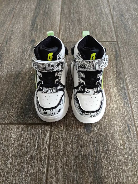 Продавам детски кецове