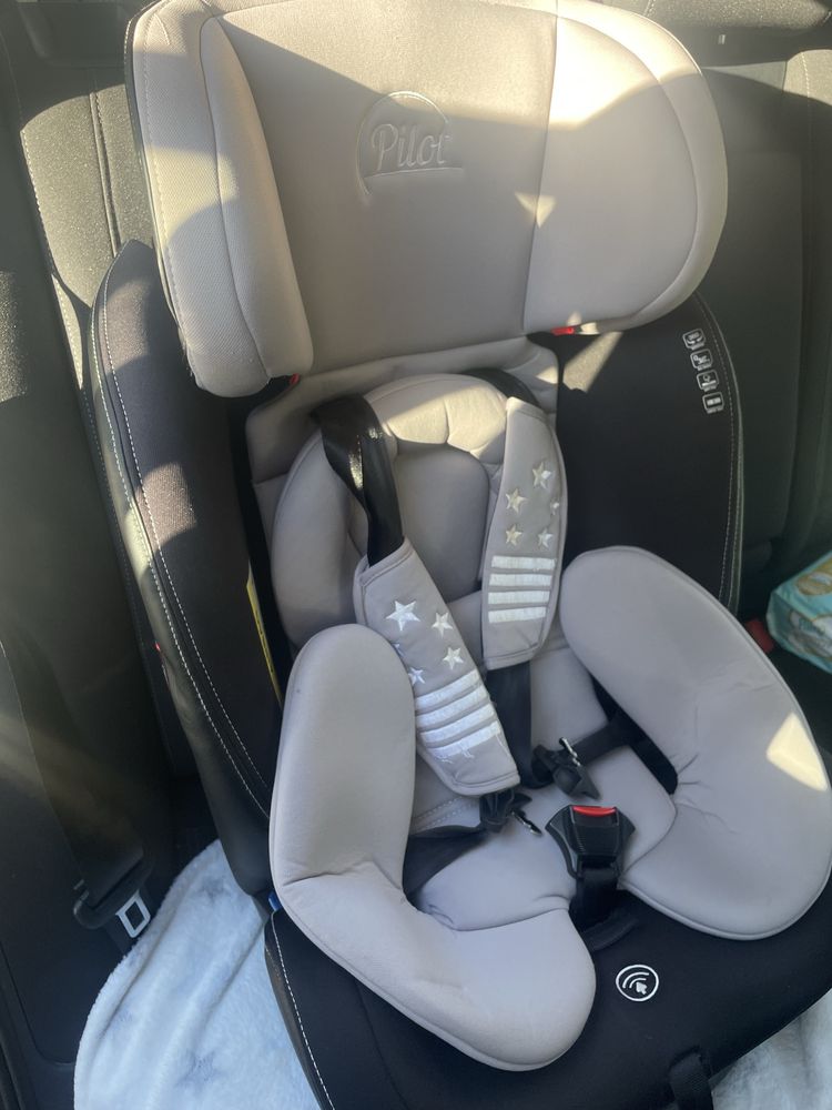 Стол за кола 0-36 кг. с Isofix PILOT CANGAROO - сив