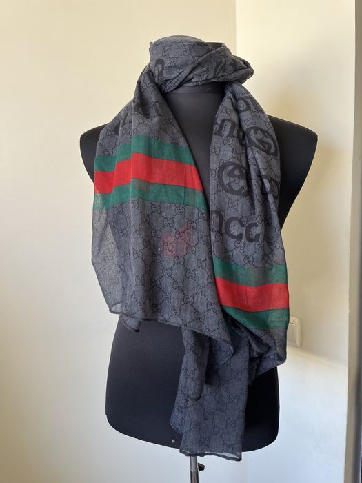 Eșarfa Gucci , 100% mătase , impecabila