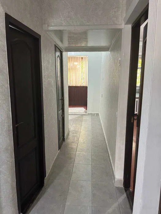 Продается 3-комнатная квартира в Алмазарском районе, Кара-Камыш 2/5