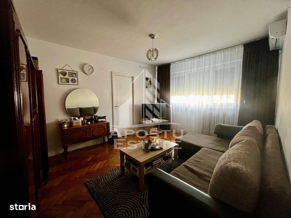 Apartament 2 camere,etaj 4,zona Sagului