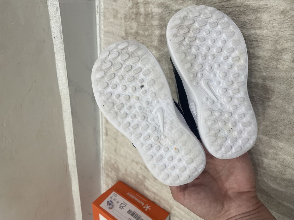 Nike Revolution 7-22 номер