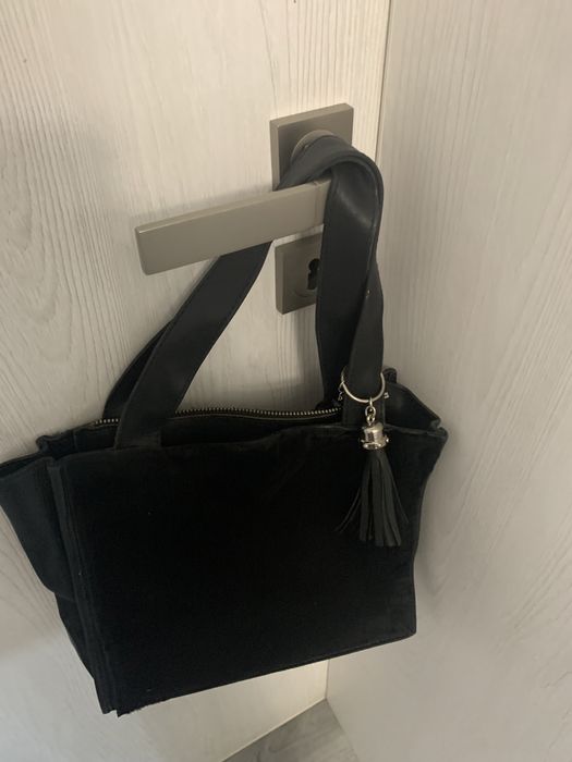 Чантu  Michael  Kors-150лв.Бяла-45лв. Coccinelle-120лв.