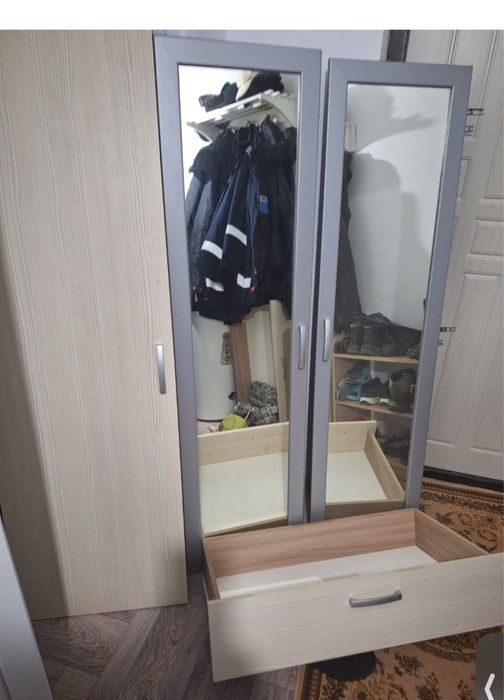 Шкаф продается.