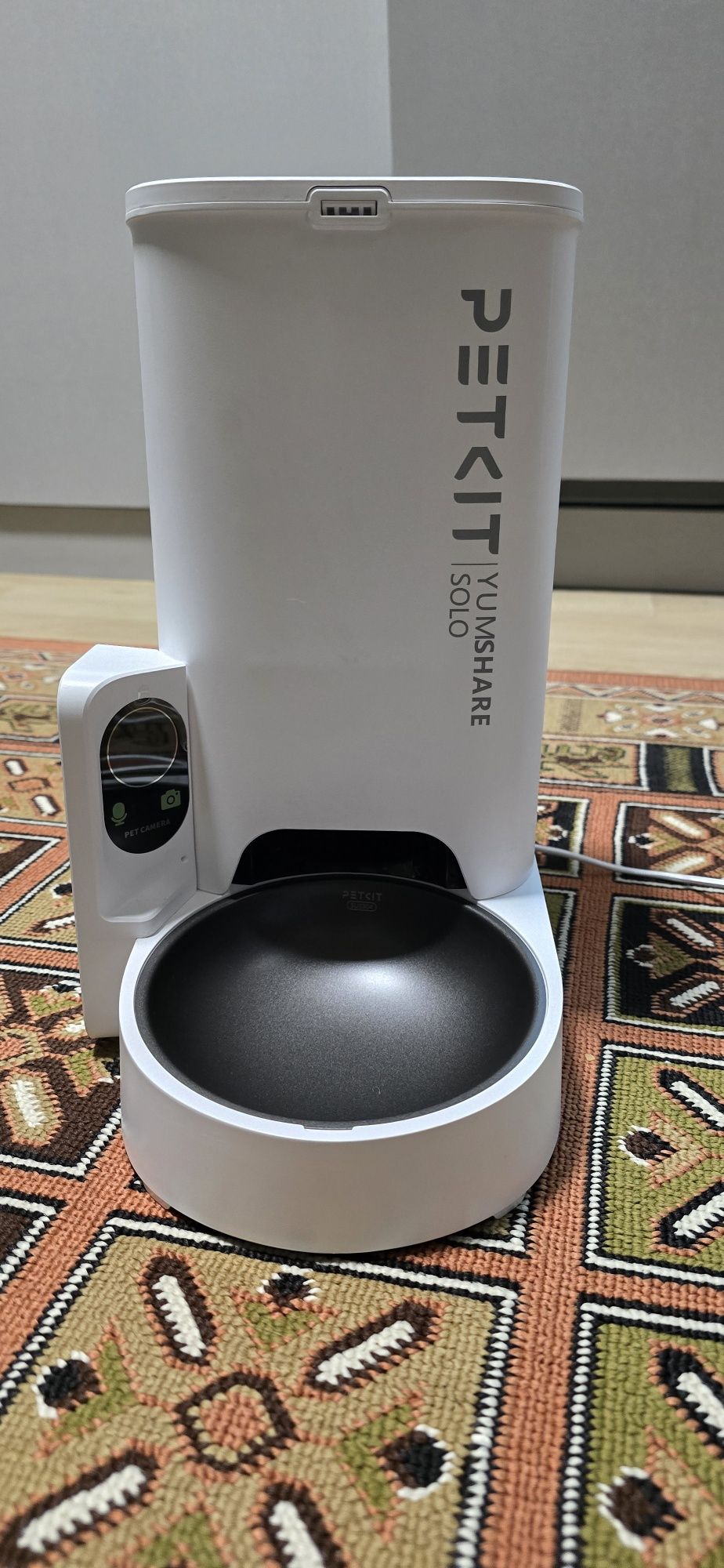Продам автоматическую кормушку для питомцев PetKit