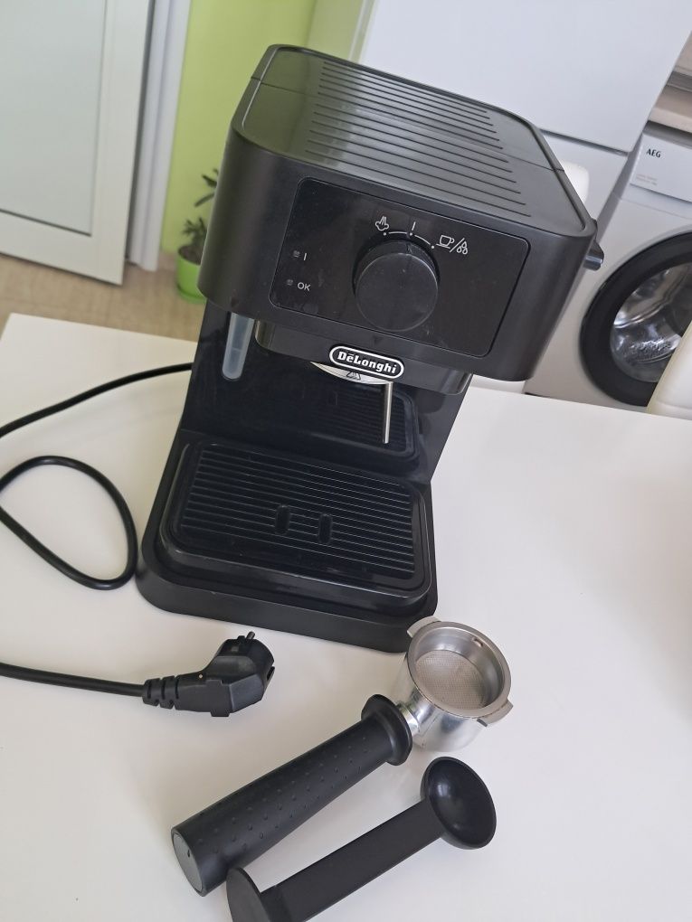Кафемашина DeLonghi EC230.BK