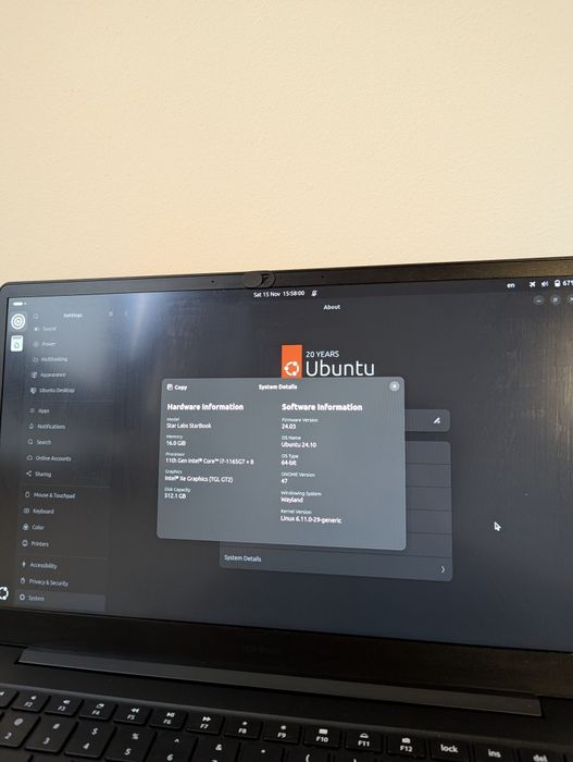 Laptop Linux Star Labs Starbook Mk V coreboot; Intel i7 16GB 512GB SSD