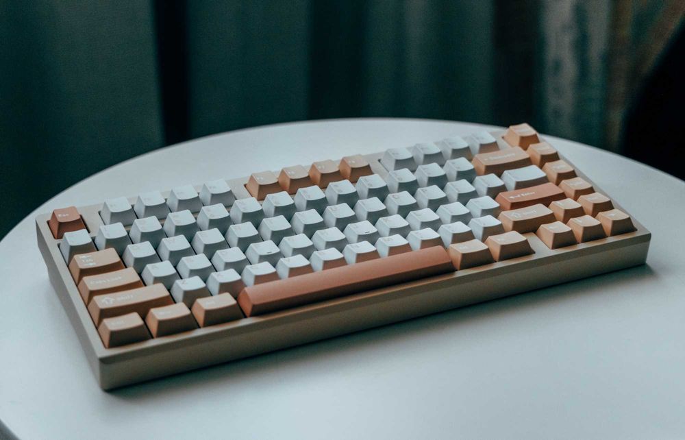 tastatura mecanica custom Bridge 75 Plus aluminiu noua spray milk