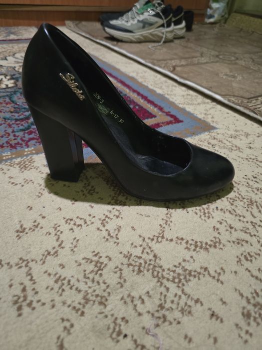 Продам зимнюю обувь б/у