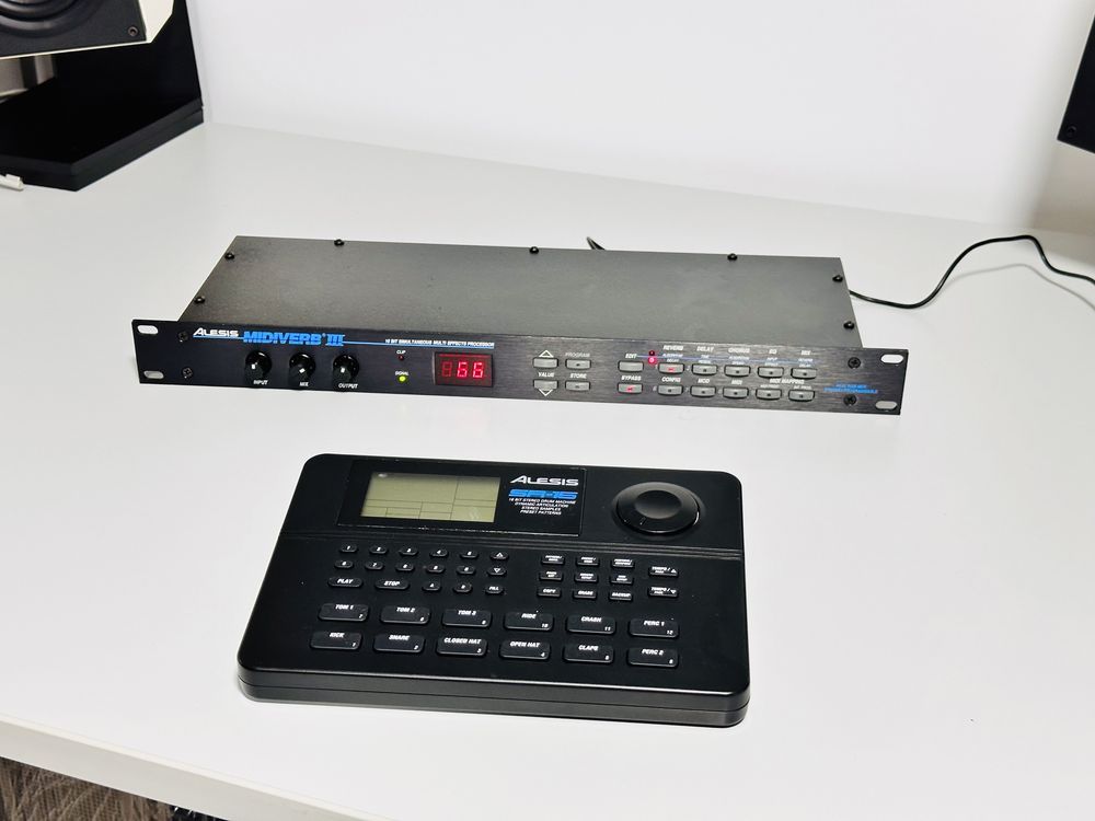 Consolă ALESIS SR-16-device clasic de tobe,233 sunete de tobe