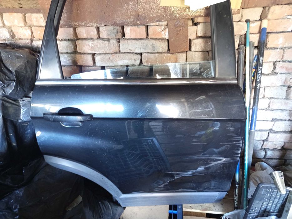 Задна дясна врата