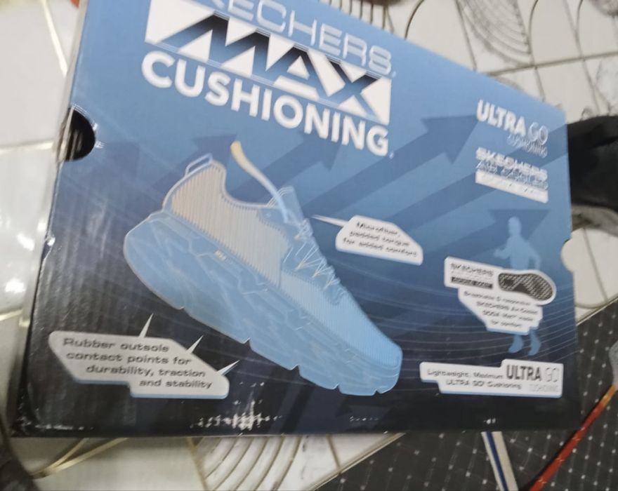 Срочно продам кроссовки оригинальные Skechers maxcusion