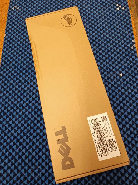 Продавам чисто нова клавиатура DELL KB212