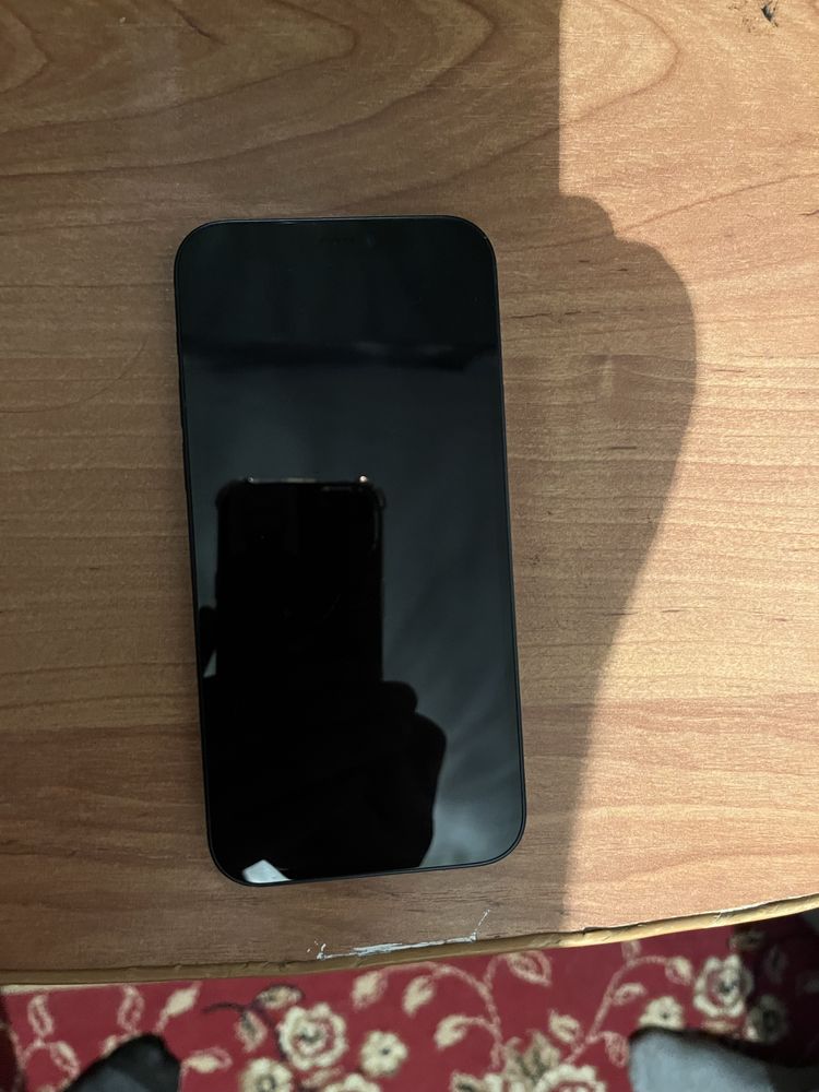 Продам iPhone 12