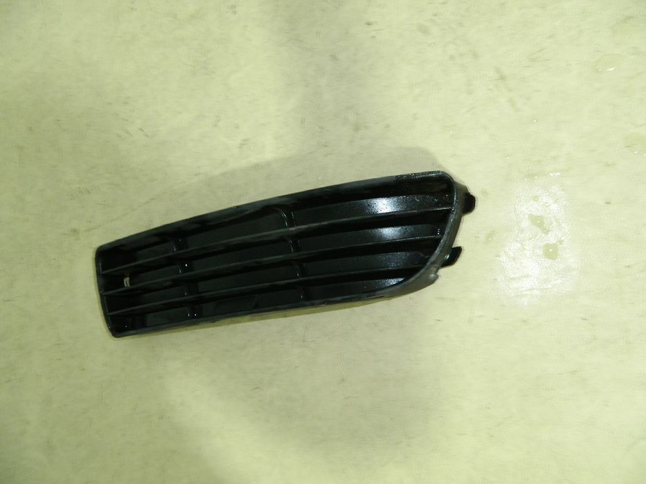 Grila bara fata partea stanga, Audi A4, 95-99, 8D0807345B