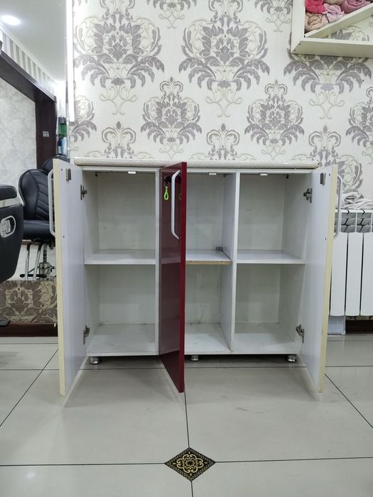 Шкаф для салона красоты