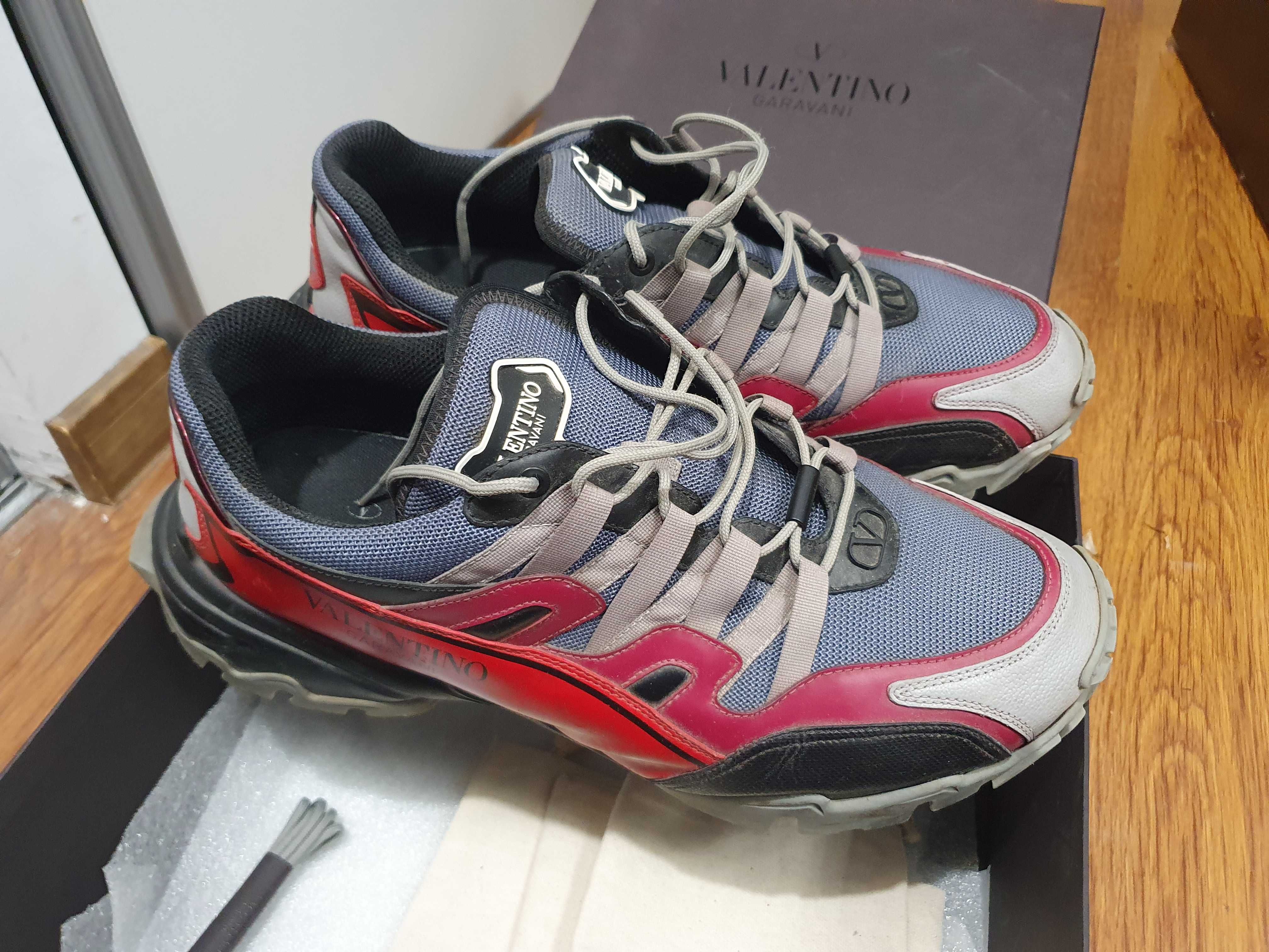 100% оригинални Valentino Garavani Climbers 46