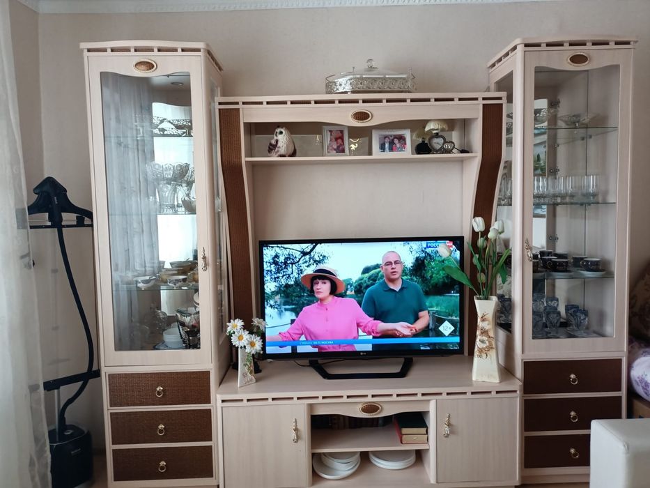 Продам стенку.обувница.журнальный стол.