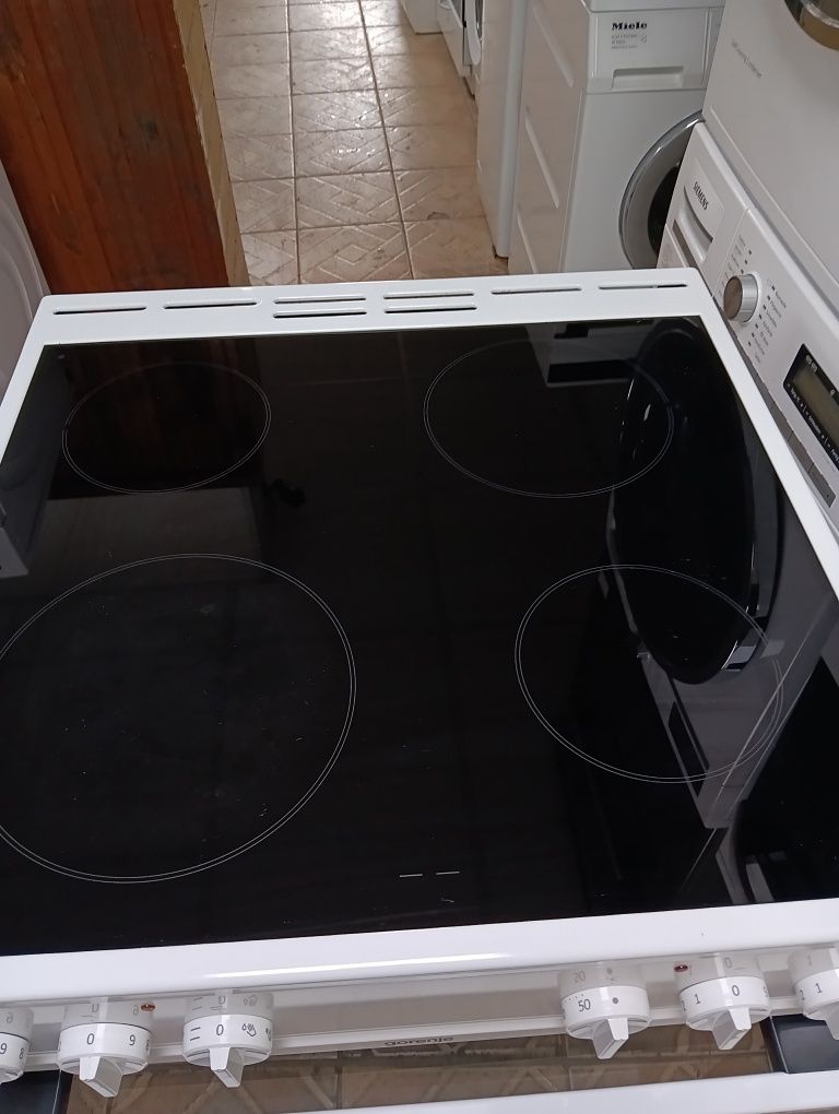 Като нова свободно стояща печка с керамичен плот Gorenje Гаранция!
