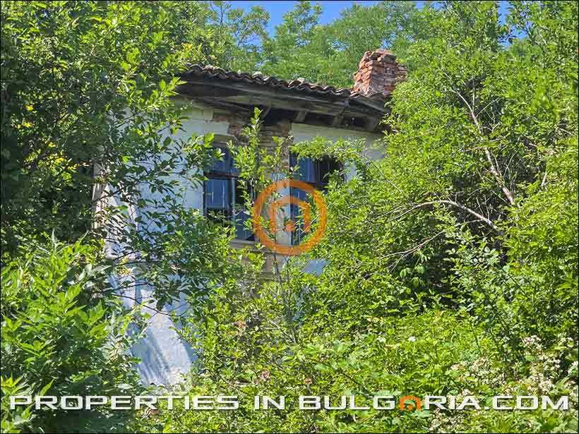 Селски имот перфектен за къща за гости в Еленския Балкан