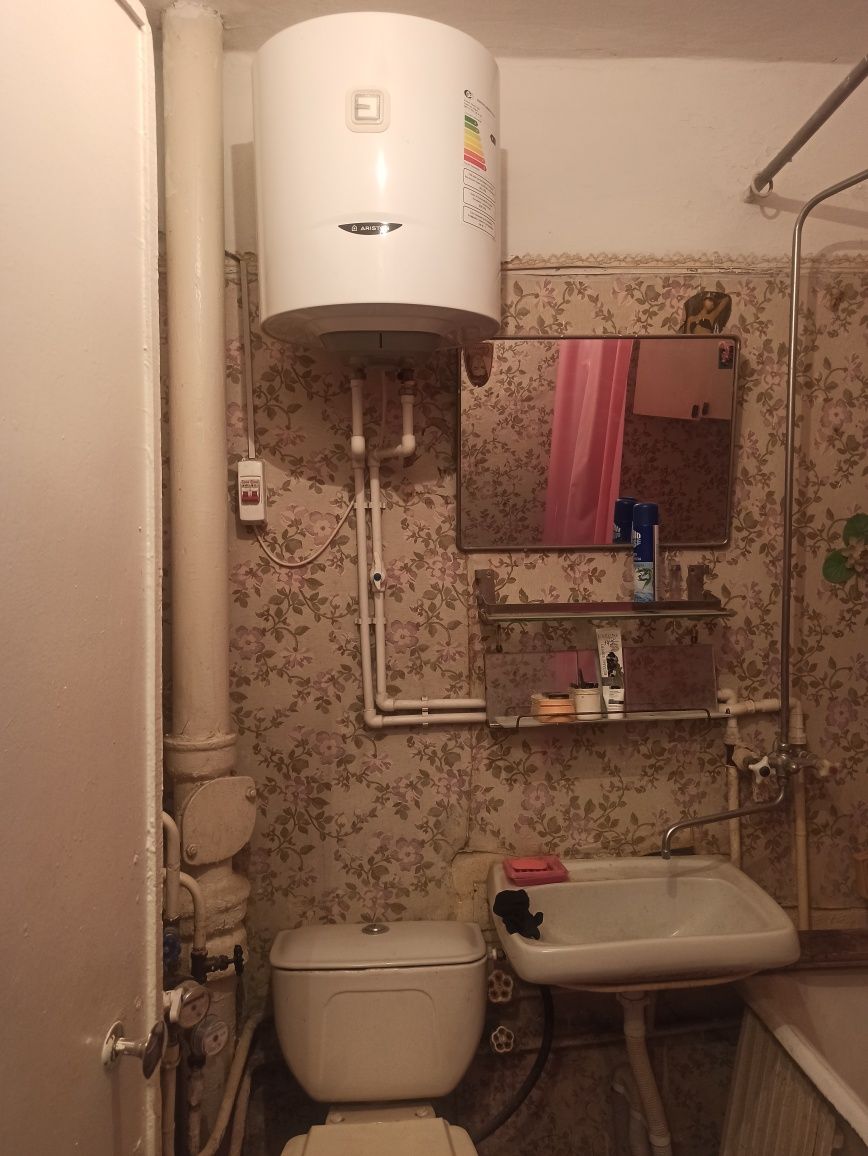 Продам однокомнатную квартиру в 3 микрорайоне, ориентир кафе солнышко