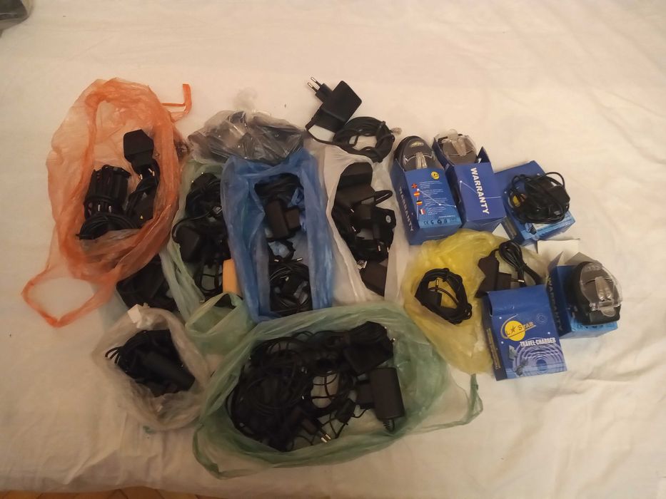 Телефони,зарядни,батерии,протектори,панели и др. - на изгодни цени !