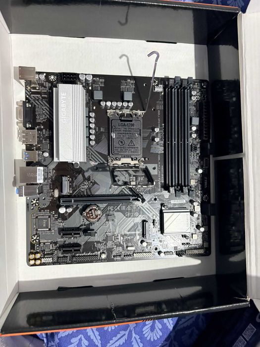 32GB RAM-Placa de baza Gigabyte b660 si sursa de 600W