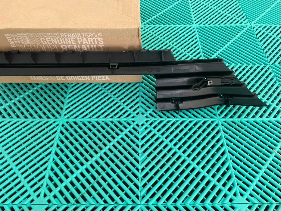 Grila inferioara bara fata Renault Megane 4 2016+ originala Renault