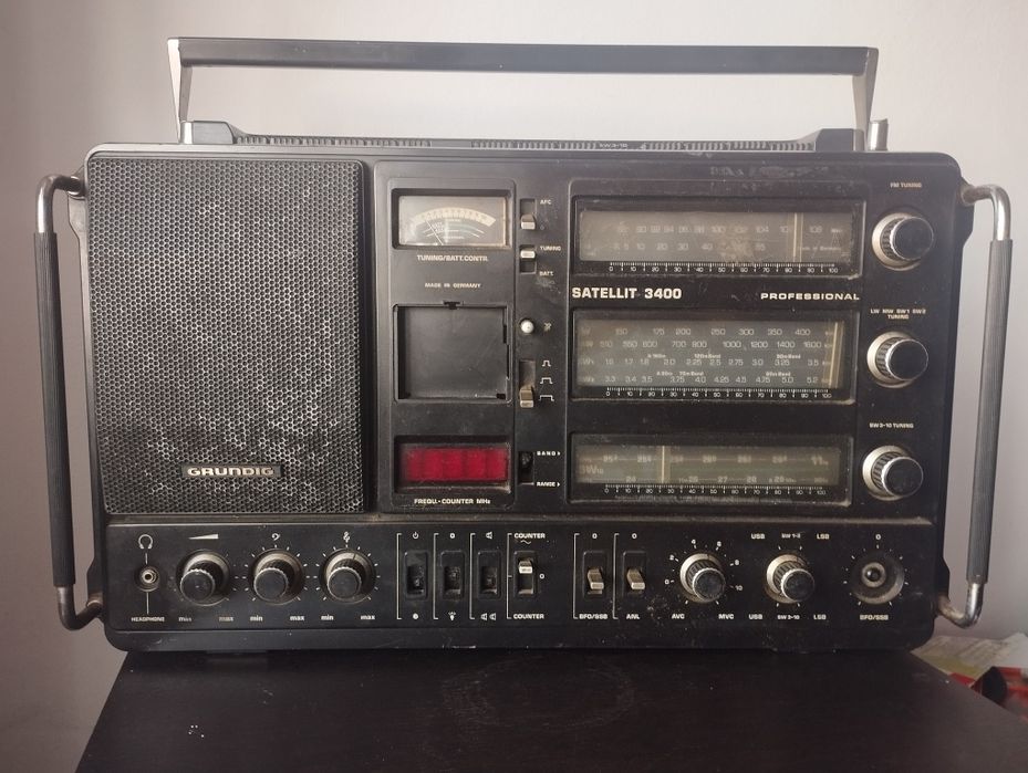 Radio GRUNDIG SATELLIT 3400 defect