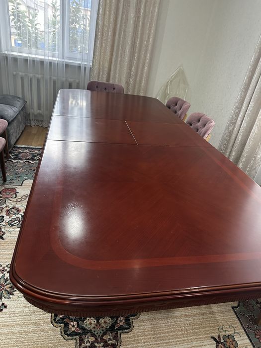 Стол из дерева. В хорошем состоянии