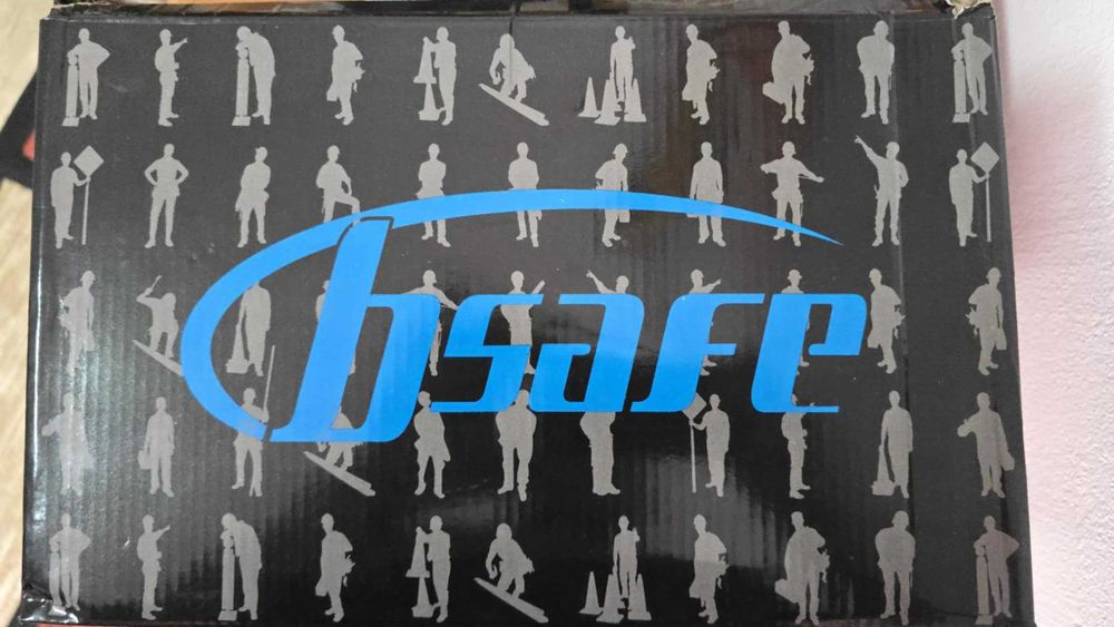 Pantofi  noi  de protectie , impermeabili, cu bombeu metalic